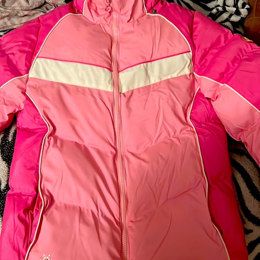 I buy this jacket for my daughter she don’t like the color